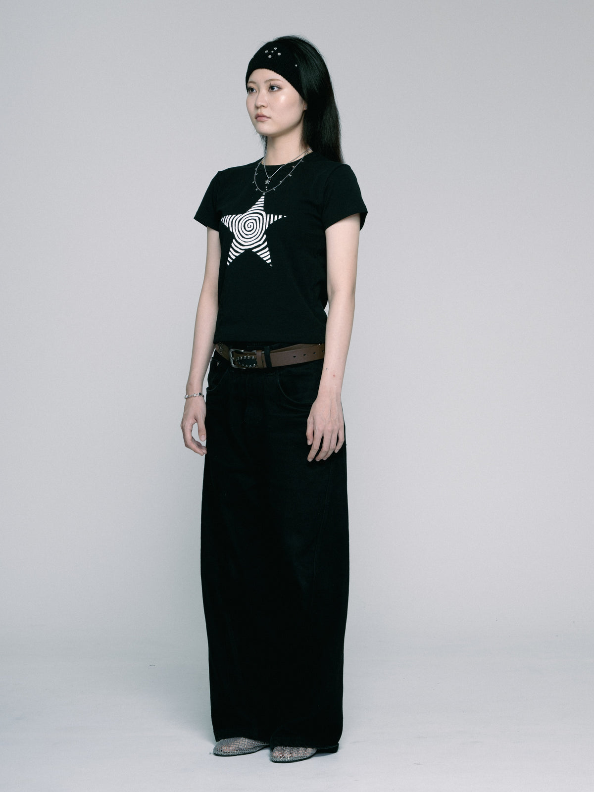 Star cropped T-shirt　（Black)