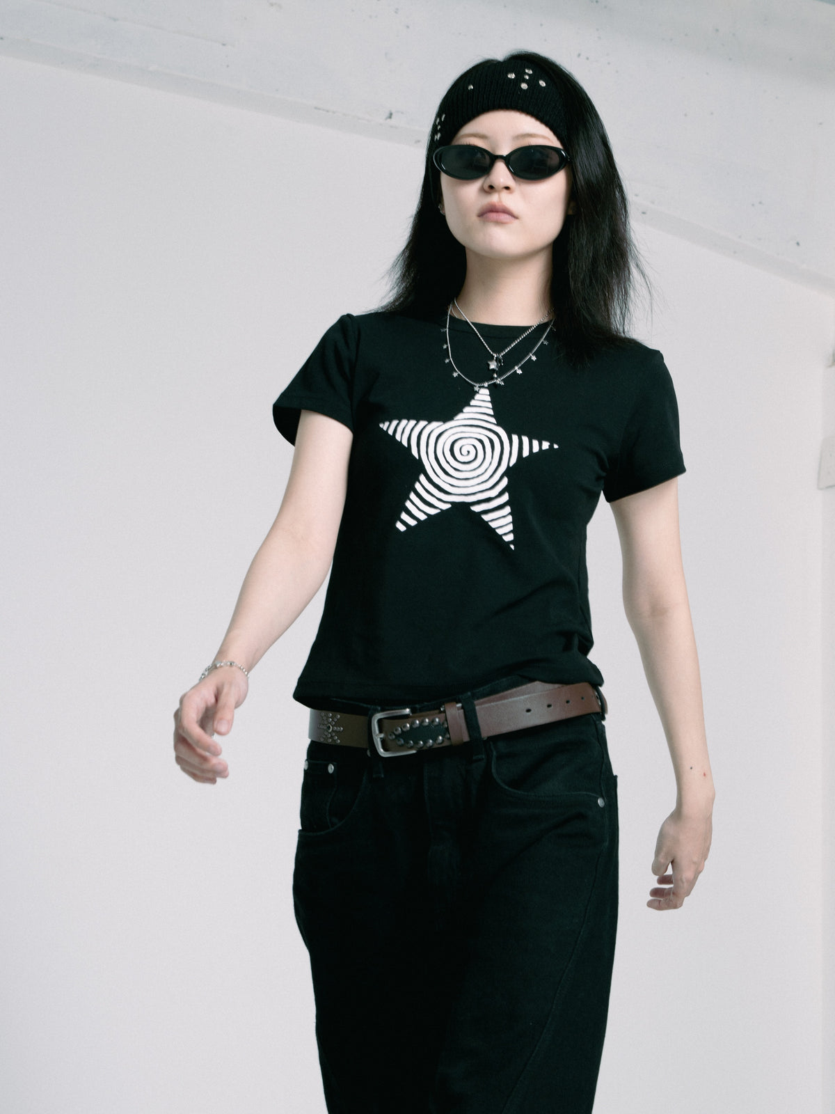 Star cropped T-shirt　（Black)